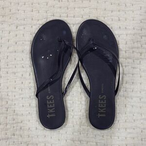 TKEES Women's Dark Sandals